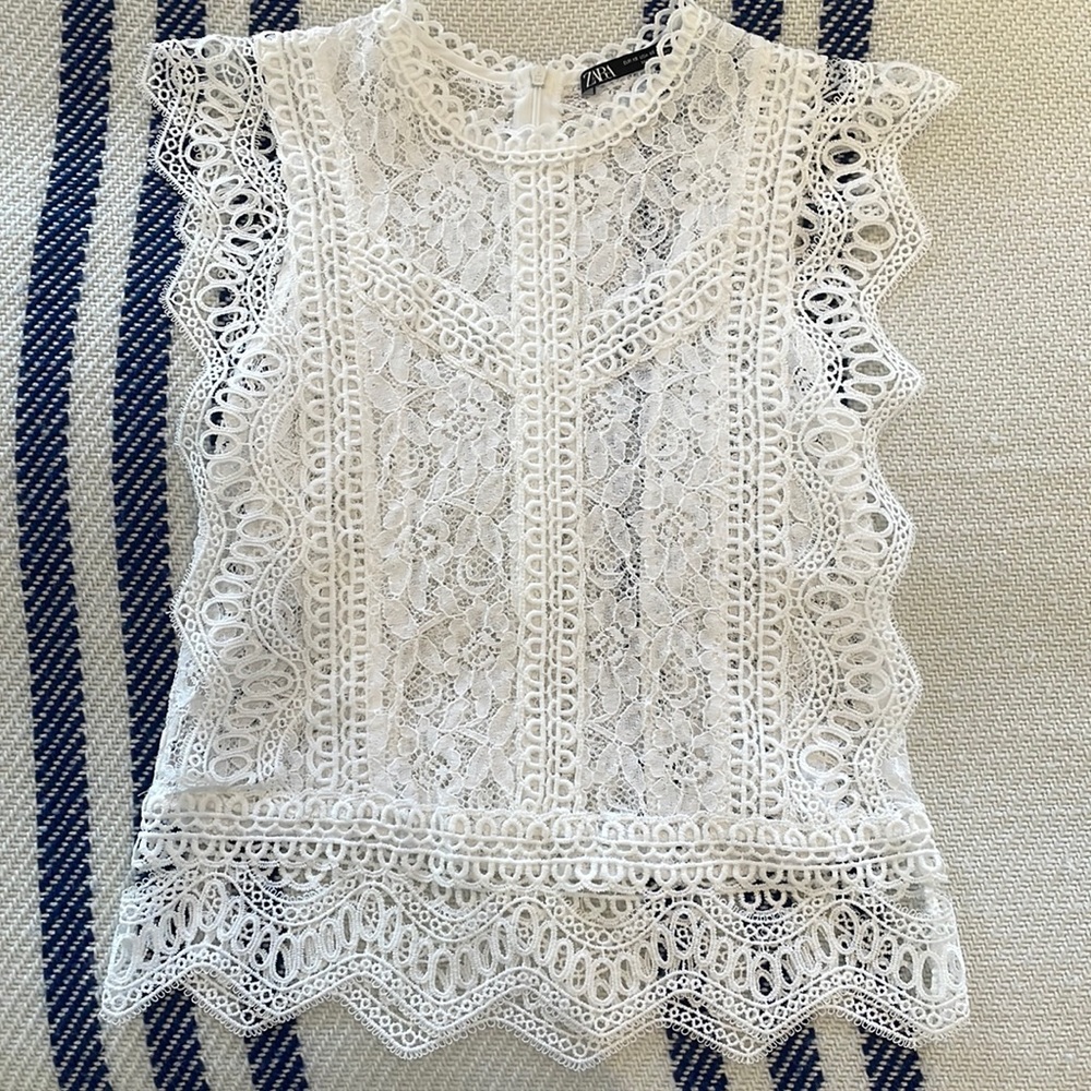 Zara white embroidered top. (Never worn) Size XS